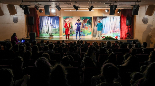  Bucalı çocuklar tiyatroya doydu