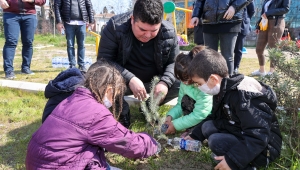 Bucalı minikler Başkan Kılıç ile fidan dikti