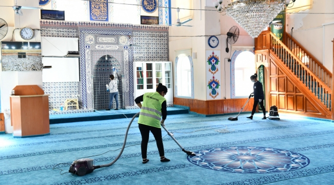 Çiğli’de Camilere Ramazan Temizliği