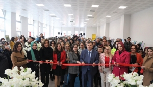 KADININ SANATA YANSIMASI KONULU ULUSLARARASI KARMA SERGİ KINIK’TA SANATSEVERLERLE BULUŞTU