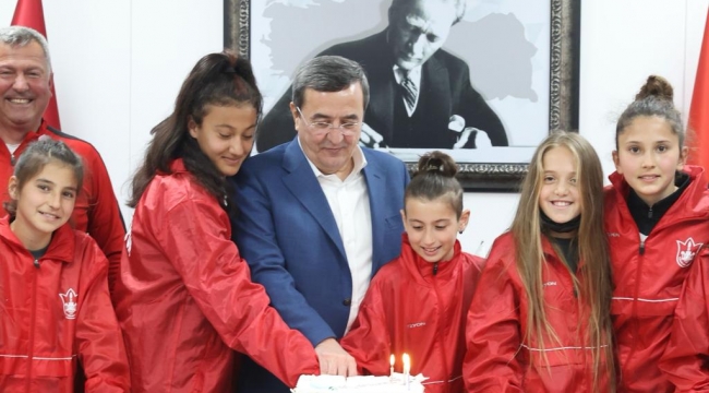Konak’ın U-13 Kız Futbol Takımı Türkiye Finalinde