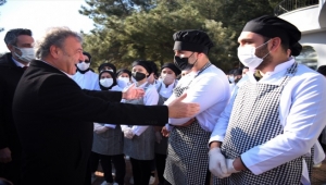 Altın bileziği taktılar, kepleri fırlattılar