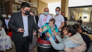 Başkan Kılıç'tan hastanedeki çocuklara 23 Nisan sürprizi