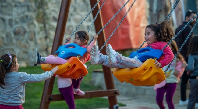 Başkan Soyer Lale Mahallesi’nin çehresini değiştiren parkın açılışını yaptı