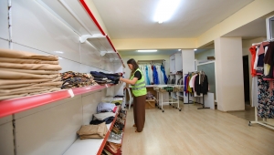  Bayraklı’da sosyal marketler yüzleri güldürüyor