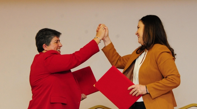 Kadınlar Balçova’da şiddete karşı tek yürek oldu