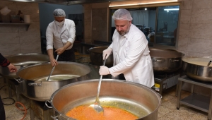 Menemen'de iftarlıklar Pehlivan'dan