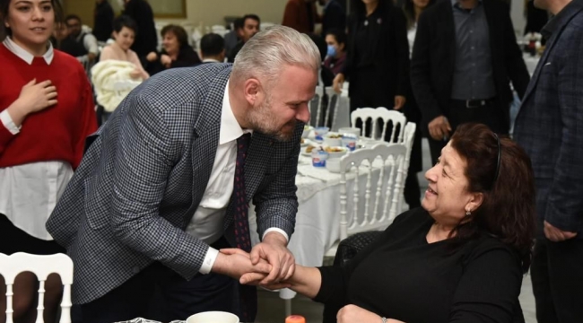 Menemen protokolü, şehit yakınları ve gazilerle iftarda buluştu