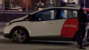 Sürücüsüz otombil polisten kaçtı