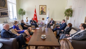 İngiltere Büyükelçisi’nden İzmir Büyükşehir Belediyesi’ne ziyaret 