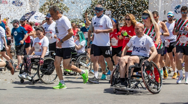 İzmir koşamayanlar için koştu Başkan Soyer’den tekerlekli sandalye ile farkındalık 