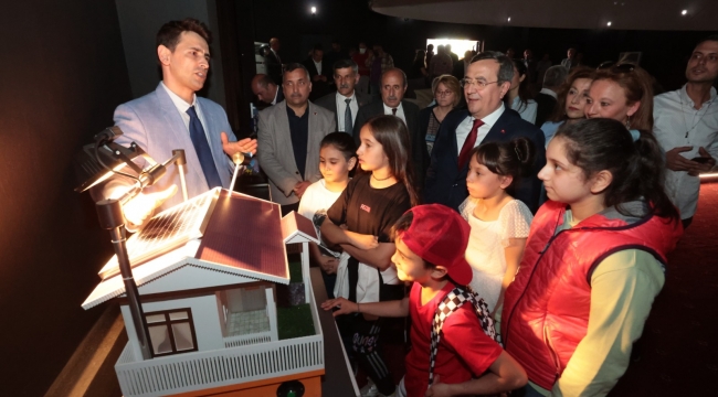 Konak Sancar Maruflu Bilim Merkezi’nde Keşfe yolculuk başladı