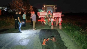 Ticari araç ile traktör çarpıştı: 1 yaralı