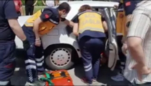 Traktör ile otomobilin çarpıştığı kazada 4 kişi yaralandı