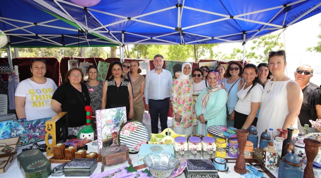 Bayraklı’nın üreten kadınları el emeklerini sergiledi