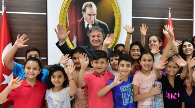 Bornova’da çocuklara oyunlarla bilim kampı