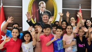 Bornova’da çocuklara oyunlarla bilim kampı
