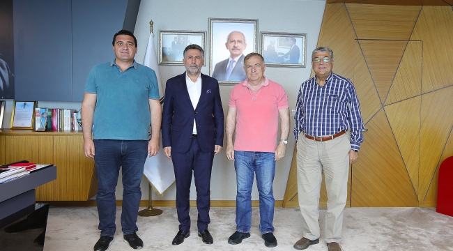 Deprem Komisyonu'nun CHP'li üyelerinden “Bayraklı çıkarması