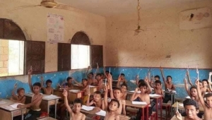 Dersi çıplak işlediler! Öğrenciler sıcaklara dayanamadı