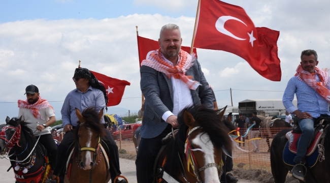 Menemen'de Rahvan At Yarışları Nefes Kesti