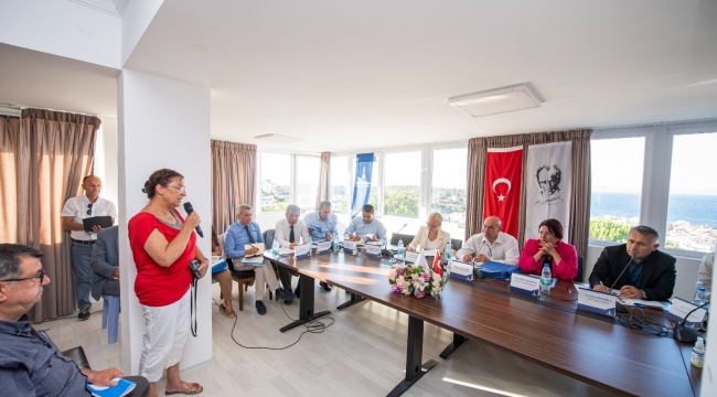 Başkan Tunç Soyer Karaburunlu muhtarlarla buluştu