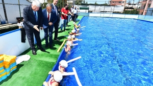 Beydağlı çocukların yüzme sevinci