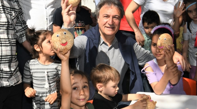 Bornovalı minikler bilimi eğlenerek öğreniyorlar