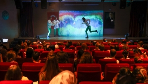 Bucalı çocuklara tiyatro şöleni