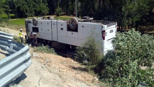 Denizli'de tur otobüsü şarampole devrildi: 41 yaralı