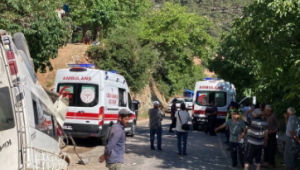  İşçi servisi kaza yaptı: 17 yaralı