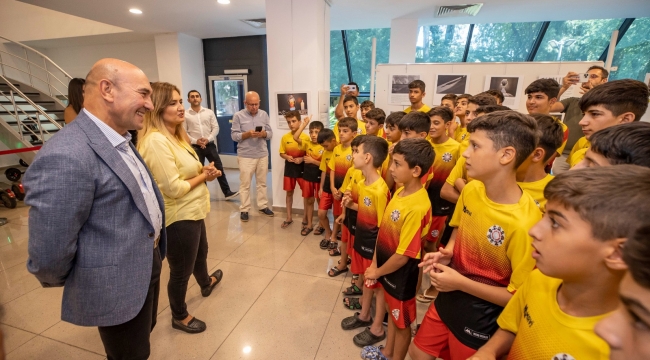 Mardinli çocuklar Başkan Soyer’i ziyaret etti