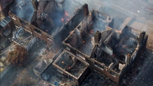 Şimdi de İngiltere yanıyor! Alevler evleri yuttu!