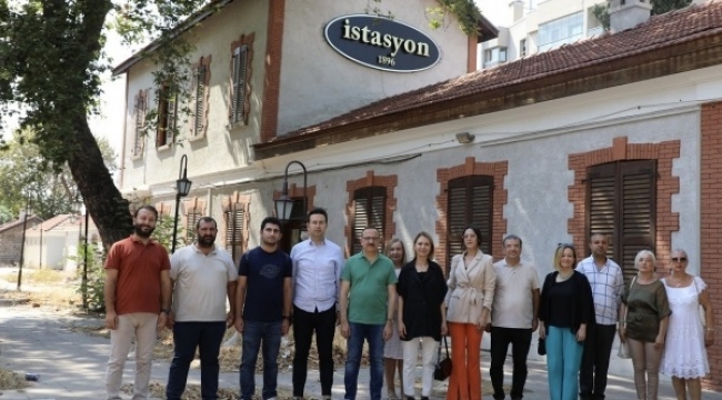 Başkan Sürekli Karşıyakalı gençlere iki müjde verdi