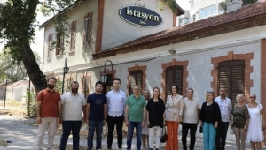 Başkan Sürekli Karşıyakalı gençlere iki müjde verdi