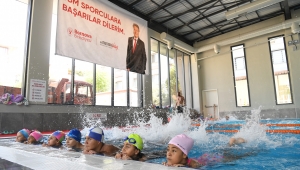 Bornova'da ilk kulaç milli yüzücüden