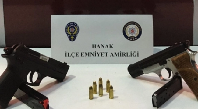Ardahan Hanak'da kaçak silah ticareti yaptığı iddiasıyla 2 şüpheli yakalandı