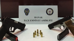 Ardahan Hanak'da kaçak silah ticareti yaptığı iddiasıyla 2 şüpheli yakalandı