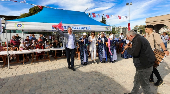 Gaziemir Belediyesi’nden mahalleliye “Tandır Fırını” hizmeti