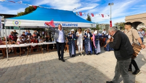 Gaziemir Belediyesi’nden mahalleliye “Tandır Fırını” hizmeti