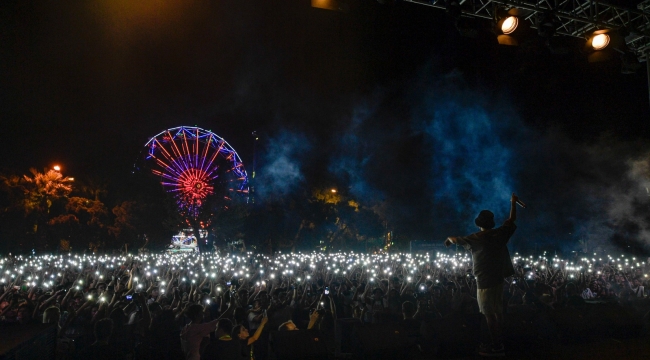 İEF Çim Konserleri’nde finali Haluk Levent yaptı