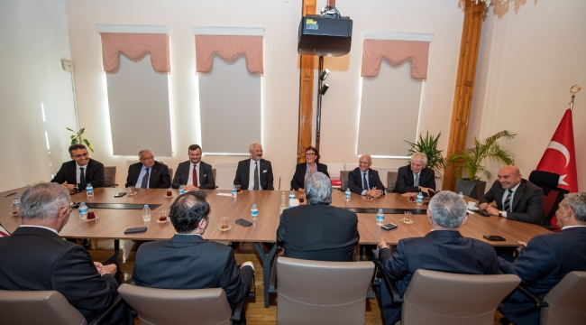 Başkan Soyer EBSO yönetimini konuk etti