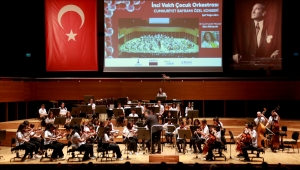 Bornovalı çocuklar “Cumhuriyet” için çaldı