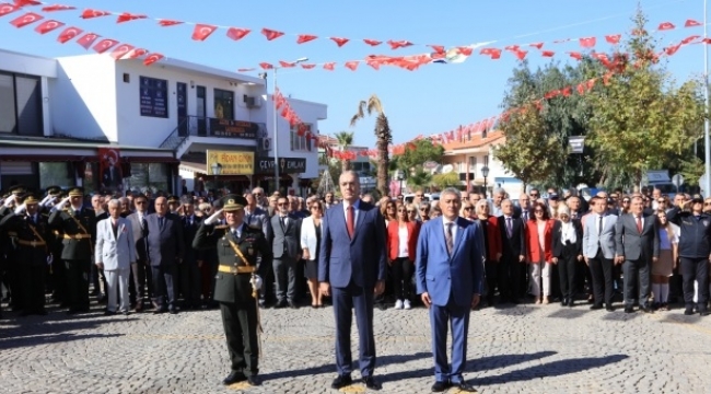 Güzelbahçe'de 29 Ekim Çelenk Töreni Düzenlendi
