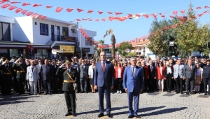 Güzelbahçe'de 29 Ekim Çelenk Töreni Düzenlendi