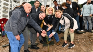 Çiğli’de 346 Kadın için Zeytin Fidanları Toprakla Buluşturuldu