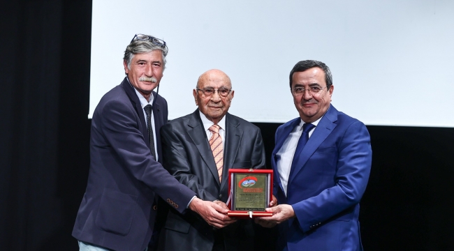 Mustafa Necati Öğretmenlik Onur Ödülü Mevlüt Kaplan’a verildi