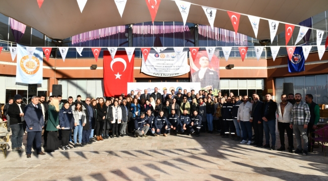 Çiğli'de Davullu Zurnalı Toplu Sözleşme Töreni