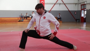 Gaziemir Belediyesi Taekwondo Antrenörü Volkan Yalçınkaya Türkiye Şampiyonu