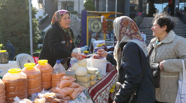 Kadınların emekleri, rengarenk tezgahlarda