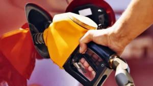 Benzine bu gece zam geliyor! Depoları daha ucuz doldurmak için son saatler